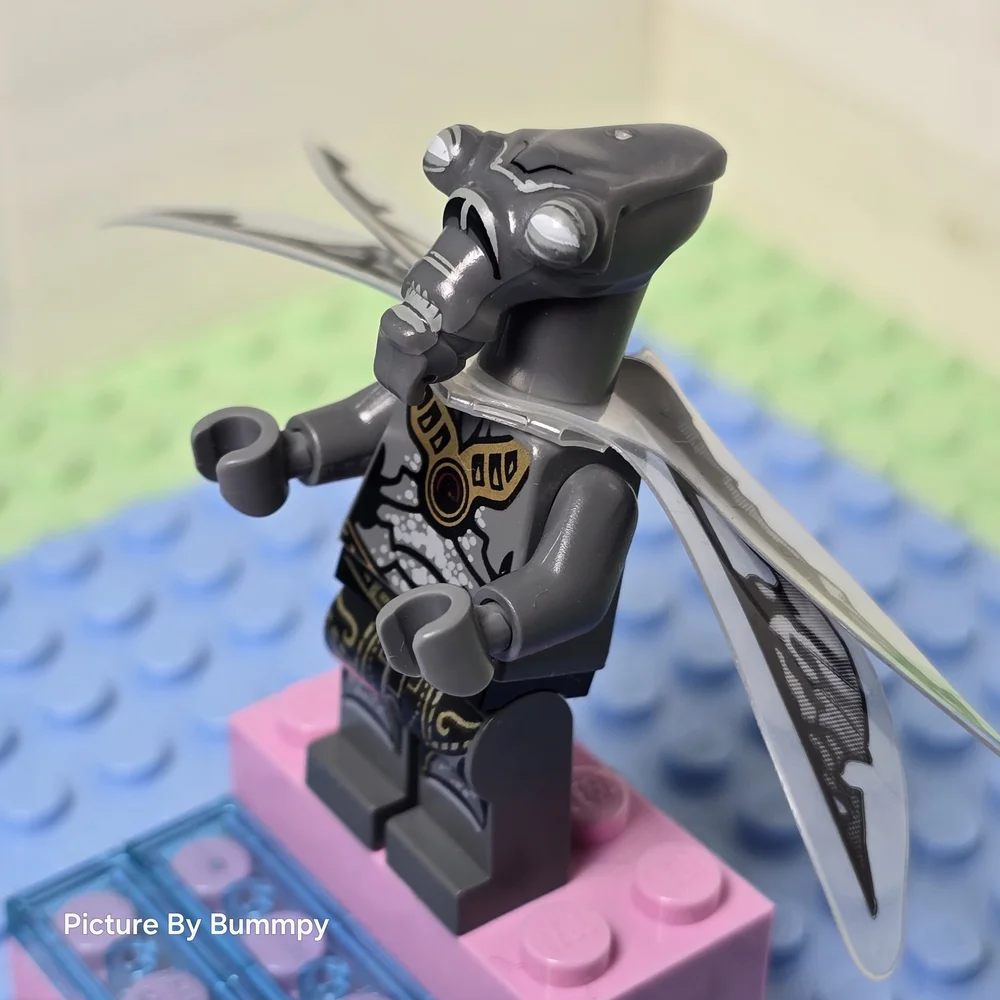 LEGO Star Wars Geonosian minifigure with wings. (Stay Tuned a Lot LEGOs To Come) - Picture 4 of 6